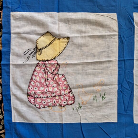 Vintage Sunbonnet Sue Quilted Throw Blanket With Hand-Embroidered Panels - Picture 3 of 13